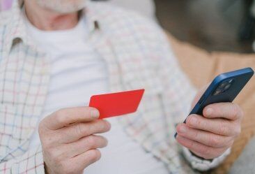 Pare de cair em golpes: checklist para evitar fraudes ao usar crédito via cartão e Pix Pare de cair em golpes: checklist para evitar fraudes ao usar crédito via cartão e Pix